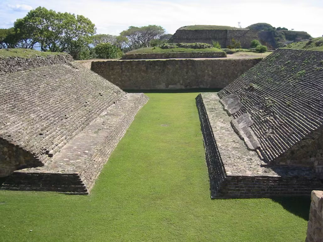 Искусство, религия и архитектура: как строили стадионы для тлачтли, мезоамериканской игры в мяч